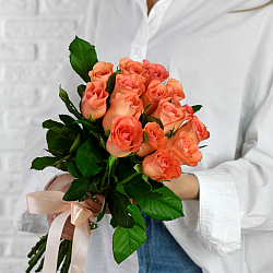 15 оранжевых роз 35-40см (Кения)